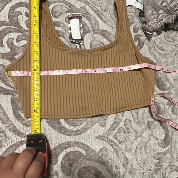 Boohoo Tan Ribbed Knit Scooped Cropped Tank Top Size 12 NWT - Picture 12 of 13